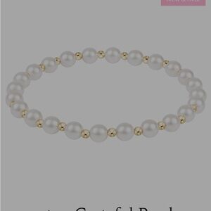 Classic White Pearl and Gold Bead Stretch Bracelet e Newton